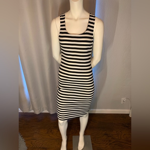 Tight black and white striped maxi dress with cross back - Picture 1 of 2
